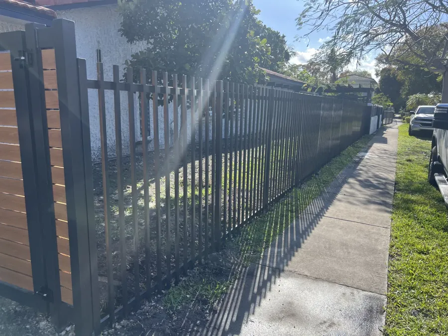 South Florida Fabrication & Fencing aluminum picket fence installation