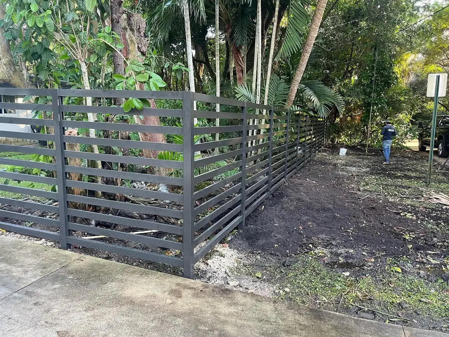 Modern horizontal aluminum slat fence, custom fabricated in Miami