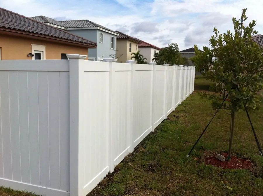 Full-height vinyl privacy fence with post caps in Miami